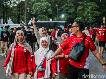 Suporter Timnas Indonesia Serbu GBK Saat FIFA Series