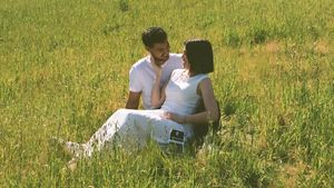 Congrats! Istri Taylor Lautner Umumkan Hamil Anak Pertama