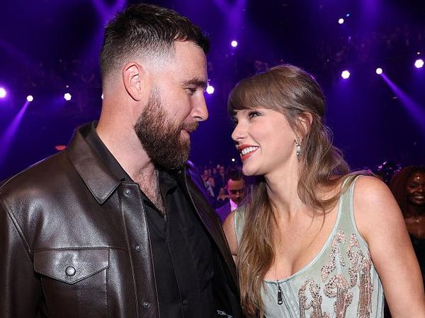 Foto: Momen Perdana Taylor Swift dan Travis Kelce Kencan di Ajang Penghargaan Musik