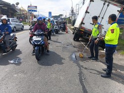 Truk Oleng Serempet Penyeberang Jalan di Nagreg, 1 Orang Tewas