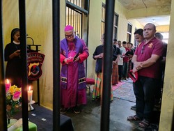 Jalan Salib Jelang Paskah di Rutan Manggarai Barat, Tahanan Menangis