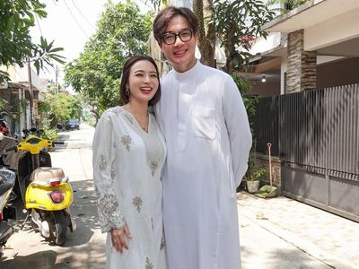 Wika Salim: Max Adam Mualaf