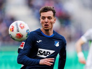 Dekati Asllani, Barcelona Siap Saingan sama Spurs dan Chelsea