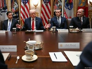 Selat Hormuz Memanas, AS Tunda Serangan ke Fasilitas Energi Iran