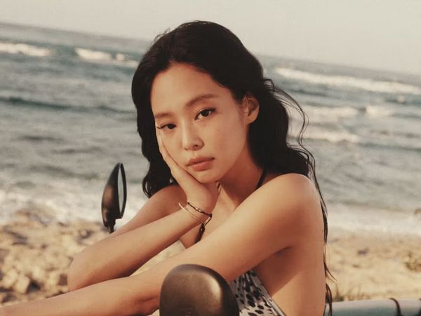 5 Gaya Seksi Jennie BLACKPINK Pakai Bikini Hasil Rancangan Sendiri