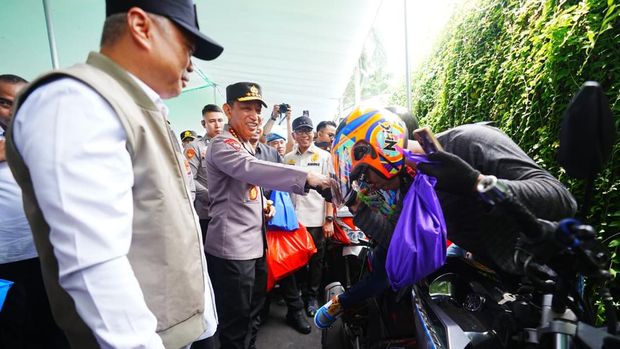 Kapolri Jenderal Sigit meninjau Pelabuhan Bakauheni untuk memastikan kelancaran pemudik di gelombang kedua, Sabtu (28/3/2026).