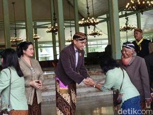 Momen Mangkunegara X Halalbihalal dengan Warga di Pura Mangkunegaran
