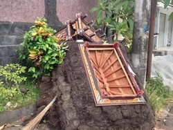 Angin Kencang Terjang Sading Badung, Pelinggih Warga Roboh