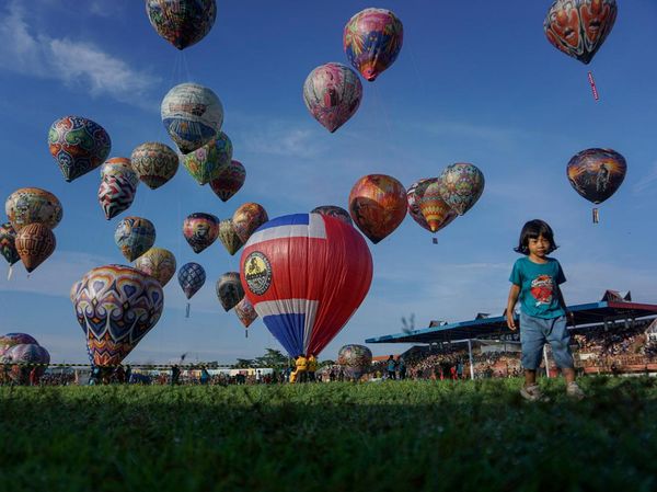 Langit Pekalongan Dipenuhi Balon Udara
