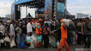 Pasar Murah di Monas Diserbu Warga, 100 Ribu Kupon Sembako Disebar