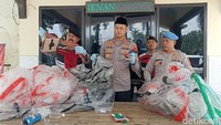Polisi Amankan Belasan Balon Udara Saat Lebaran Ketupat di Trenggalek