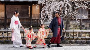 Sakura Mekar di Kyoto, Wisatawan Berburu Foto Musim Semi
