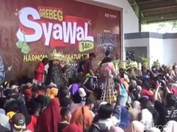 Syawalan Sidugoro Klaten, 18 Gunungan Ketupat Ludes Diserbu Warga