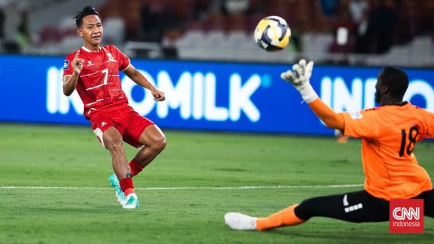 Beckham Putra cetak brace saat Timnas Indonesia mengalahkan Saint Kitts dan Nevis 4-0 pada laga perdana FIFA Series di Stadion Utama Gelora Bung Karno, Jakarta, Jumat (27/3) malam WIB. (CNNIndonesia/Adi Maulana Ibrahim)