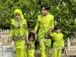 Pria Malaysia Jahit Sendiri 30 Pasang Baju Lebaran Hijau Neon untuk Keluarga