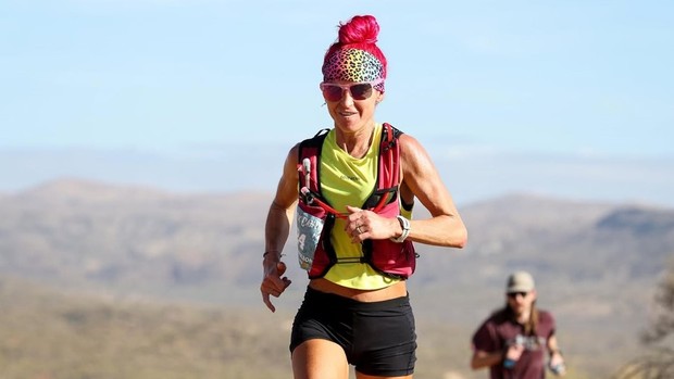 Ashley Paulson mencetak rekor dunia di ajang Jackpot 100 Mile/Foto: Instagram.com/ashkickn Ashley Paulson mencetak rekor dunia di ajang Jackpot 100 Mile, Nevada, dengan waktu 12 jam 19 menit 34 detik, sekaligus memecahkan rekor sebelumnya dengan selisih sekitar 17 menit