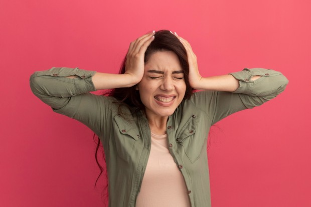 Brain scars terbukti secara ilmiah melalui perubahan struktur otak akibat stres kronis dari diskriminasi gender.