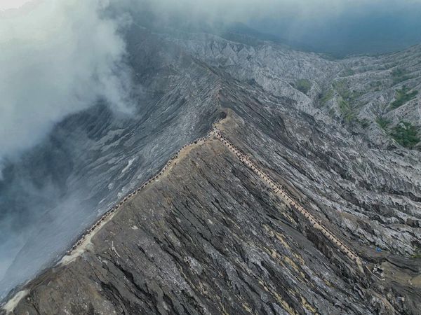 Bromo Jadi Favorit! Puluhan Ribu Wisatawan Padati TNBTS Saat Lebaran