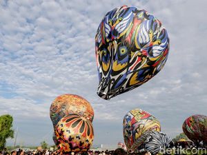 Foto: Warna-Warni Festival Balon Udara di Langit Ponorogo