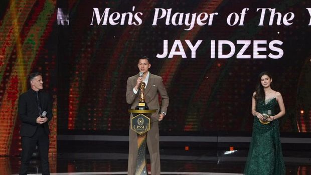 Jay Idzes Kapten Timnas Indonesia putra, Jay Idzes, meraih penghargaan Mens Player of the Year.