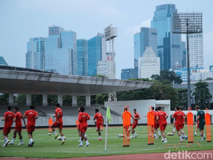 Skuad Timnas Indonesia terus mematangkan persiapan jelang laga final FIFA Series menghadapi Bulgaria. Latihan intensif digelar di Stadion Madya Senayan, Minggu (29/3/2026), guna memastikan kondisi tim berada pada performa terbaik.