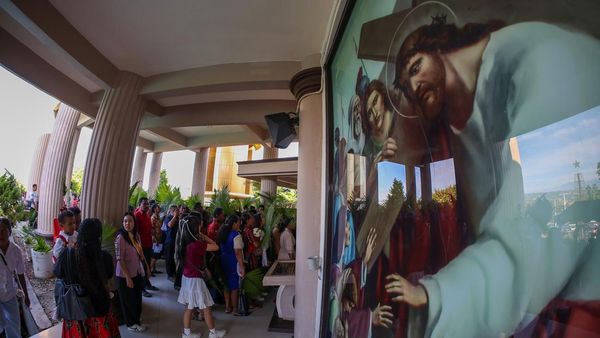 Jelang Paskah, Umat Katolik di Manokwari Ikuti Misa Minggu Palma