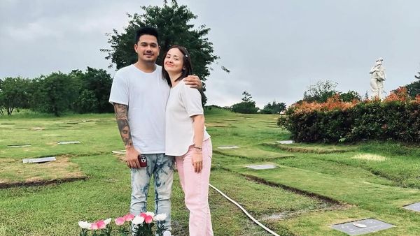 Calon Suami Joanna Alexandra ke Makam Raditya Oloan: Kamu Gak Akan Tergantikan