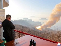 Korut Uji Coba Mesin Roket Terbaru, Dipantau Langsung Kim Jong Un