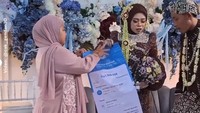 Sosok Tamu Pernikahan di Lamongan Viral Bawa Amplop Banner Transfer uang