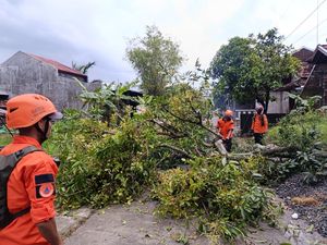 Ngerinya Angin Puting Beliung di Kudus Rusak 221 Rumah Warga