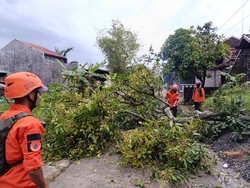 Ngerinya Puting Beliung Rusak Ratusan Rumah di Undaan Kudus