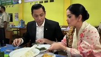 Annisa Pohan Hobi Kulineran di Berbagai Kota, Cicip Sei Sapi hingga Ayam Legendaris