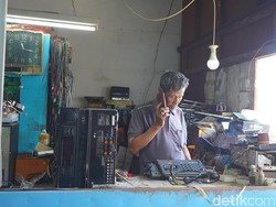 Kisah Edi Dokter Tape Lawas di Pasar Genteng Surabaya