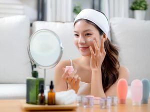 Rekomendasi 7 Tinted Sunscreen yang Cocok Dipakai Saat Panas-panasan