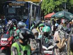 Video: Senin Pertama Seusai Libur Lebaran, Jalanan Jakarta Sibuk Lagi