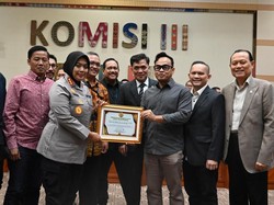 Komisi III DPR Beri Penghargaaan ke Kapolres Metro Bekasi Bantu Selesaikan Polemik Musala