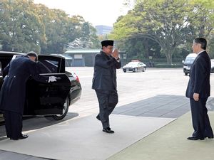 Menlu Ungkap Isi Pertemuan 4 Mata Prabowo dan Kaisar Jepang
