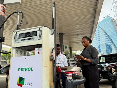 Lonjakan Harga Bensin Guncang Aktivitas Ekonomi Nigeria