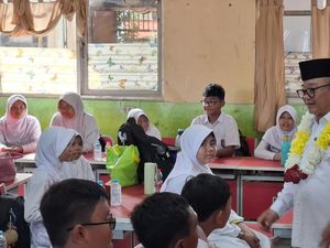 Sosialisasikan PP Tunas, Mendikdasmen: Siswa Boleh Bawa HP ke Sekolah, Asal..