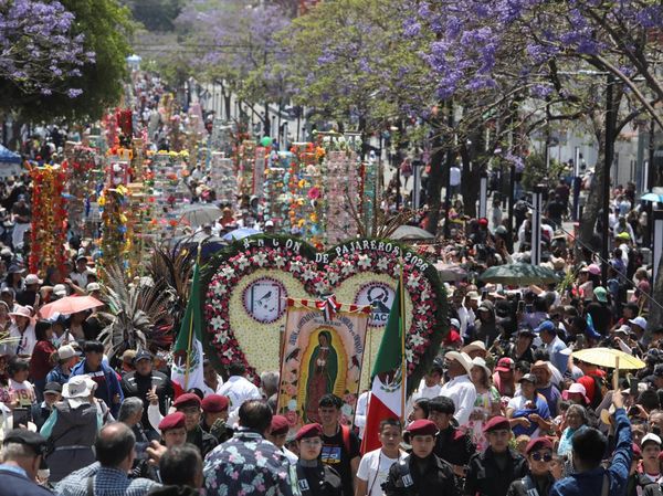Meriah dan Sakral, Penjual Burung Ramaikan Ziarah Minggu Palma di Meksiko