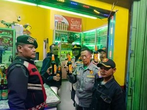 Polisi Sita Puluhan Botol Miras Ilegal saat Patroli Keamanan di Puncak Bogor