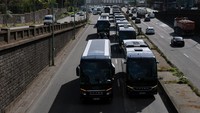 Protes BBM Mahal, Truk dan Bus Melaju Lambat di Paris