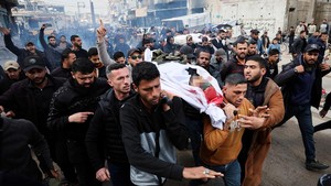 Tangis Iringi Pemakaman Korban Serangan Israel