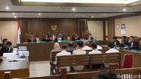 8 Terdakwa Kasus Korupsi Izin TKA Kemnaker Dituntut 4-9,5 Tahun Bui