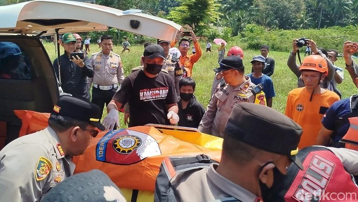 Tim gabungan evakuasi korban hanyut di Cianjur