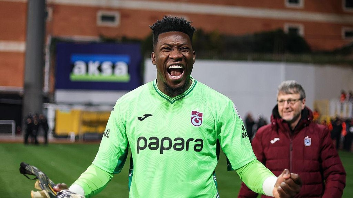Andre Onana bakal dipulihkan gajinya jika Manchester United lolos ke Liga Champions musim depan. (Getty Images/Ahmad Mora)