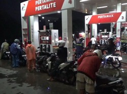 Masih Dihantui Kenaikan Harga BBM, Antrean di SPBU Jember Tetap Padat