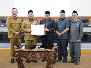 Gus Yani Pamer PAD Gresik Capai 98,58% Saat Sampaikan LKPJ 2025