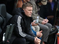 Newcastle Bakal Pecat Howe di Akhir Musim?
