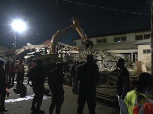 Video: Bangunan Gereja Runtuh di Ghana, 3 Tewas-20 Luka-luka Video: Bangunan Gereja Runtuh di Ghana, 3 Tewas-20 Luka-luka